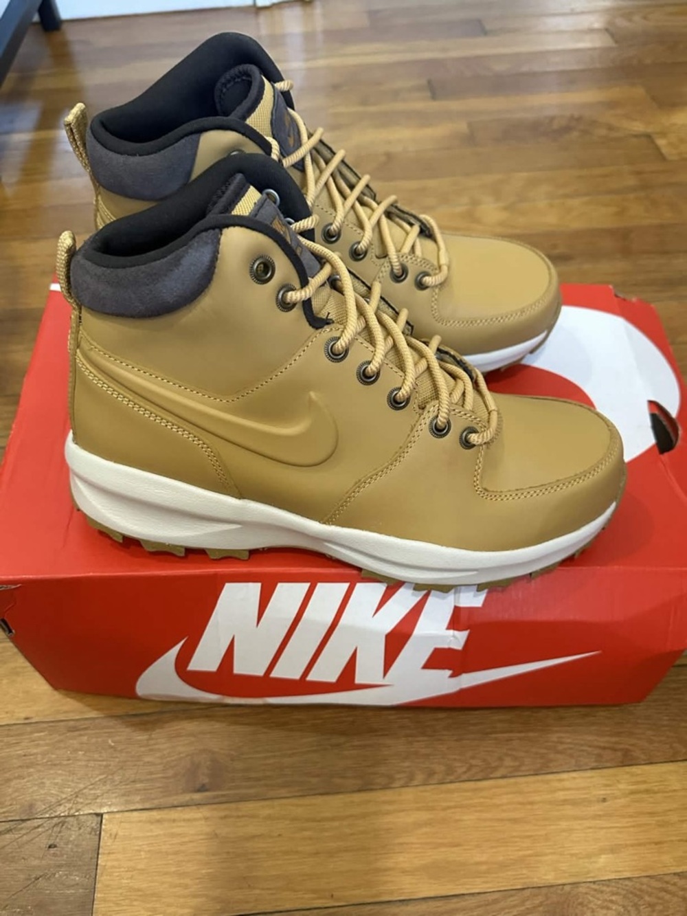 *New* Nike Manoa Leather Brown (HF7095-700) Size 9.5 *Damaged Original Box*